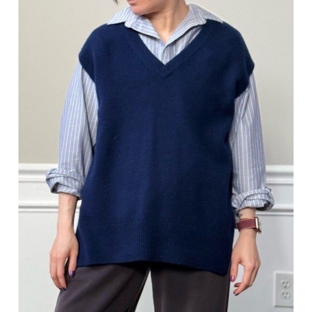 Naked Cashmere Women’s  Navy Blue 100% Cashmere V Neck Sweater Vest Size M